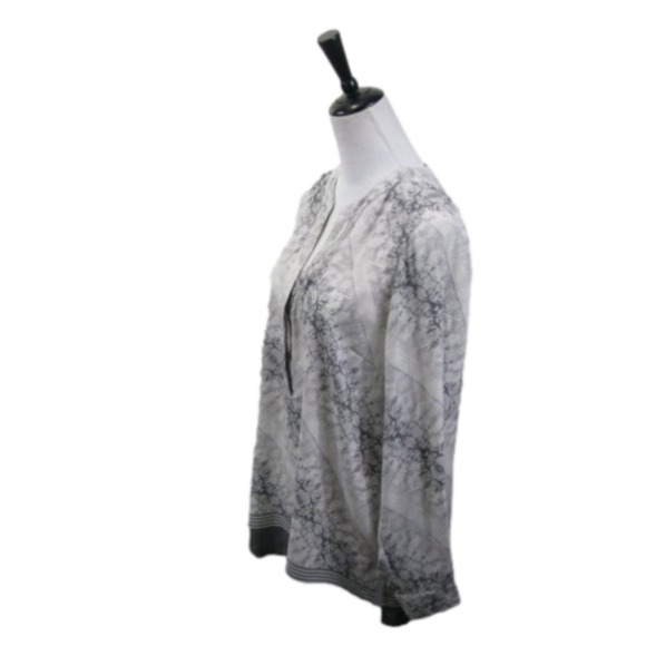 Rose & Olive Gray/White Patterned Semi-Sheer V-Slit Blouse Size Large - Picture 3 of 5